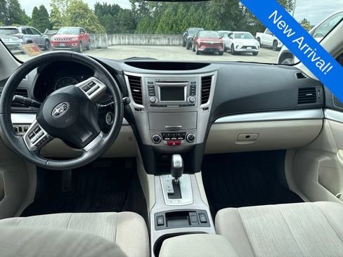Used 2014 Subaru Outback 2.5i Premium w/ Moonroof Package AWD/4WD image 12