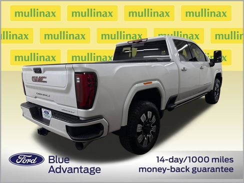 Used 2024 GMC Sierra 3500 Denali w/ Denali Reserve Package AWD/4WD image 3