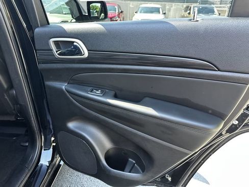 Used 2022 Jeep Grand Cherokee Laredo X AWD/4WD image 40