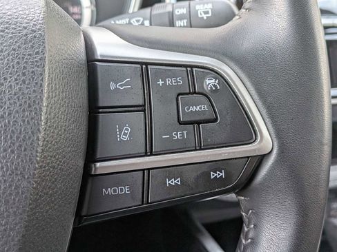 Used 2023 Toyota Highlander XLE AWD/4WD image 25