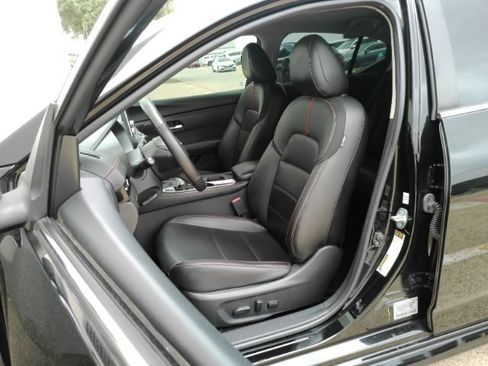 Used 2023 Nissan Sentra SR w/ SR Premium Package FWD image 6