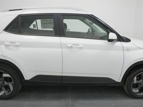 New 2025 Hyundai Venue SEL image 11
