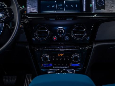 Used 2023 Rolls-Royce Phantom Sedan image 42