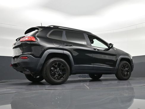 Used 2017 Jeep Cherokee Trailhawk w/ Comfort/Convenience Group AWD/4WD image 31