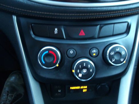 Used 2018 Chevrolet Trax LT w/ LT Convenience Package image 14