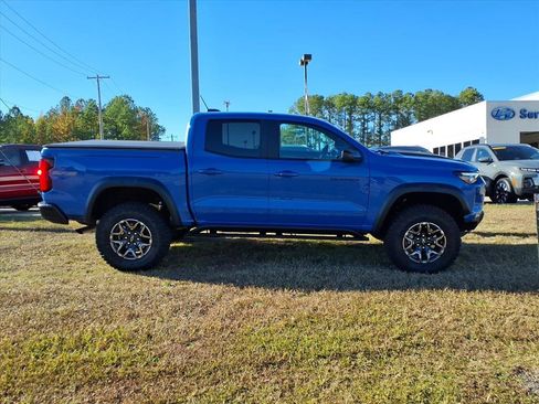 Used 2025 Chevrolet Colorado ZR2 w/ Technology Package image 2