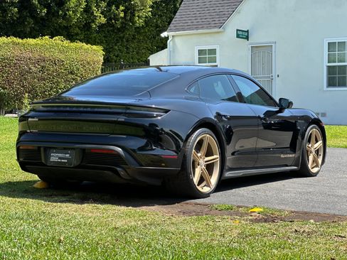 Certified 2022 Porsche Taycan Turbo S AWD/4WD image 8