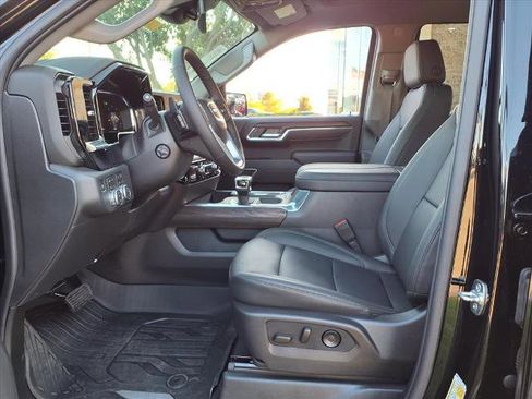 New 2026 GMC Sierra 1500 SLT image 18