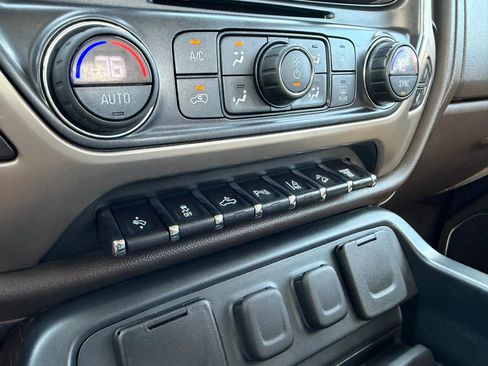 Used 2017 GMC Sierra 2500 Denali w/ Duramax Plus Package AWD/4WD image 17