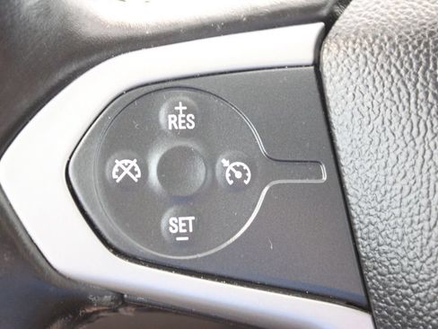 Used 2020 Chevrolet Colorado LT RWD image 21