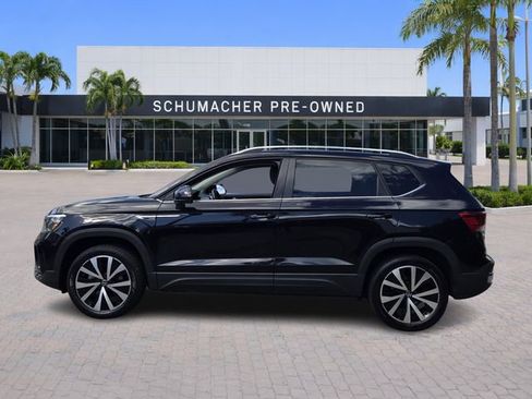 Certified 2024 Volkswagen Taos SE image 4