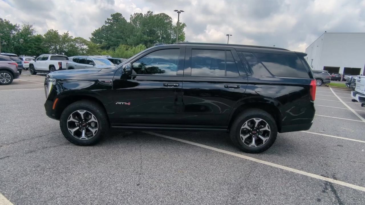 Used 2025 GMC Yukon AT4 w/ AT4 Premium Package AWD/4WD image 5