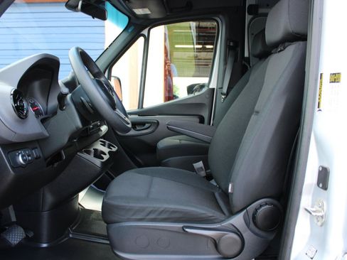 Used 2023 Mercedes-Benz Sprinter 2500 image 19