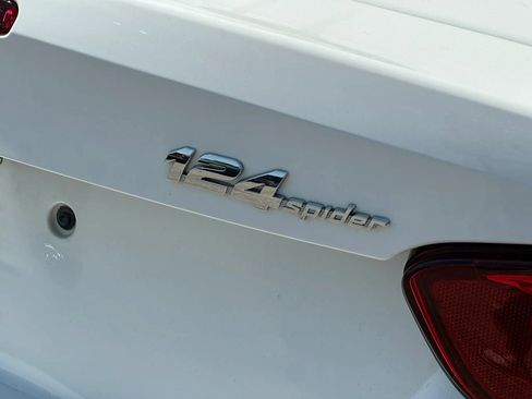 Used 2018 FIAT 124 Spider Abarth w/ Convenience Group RWD image 48