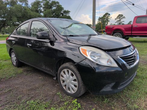 Used 2012 Nissan Versa SV FWD image 1