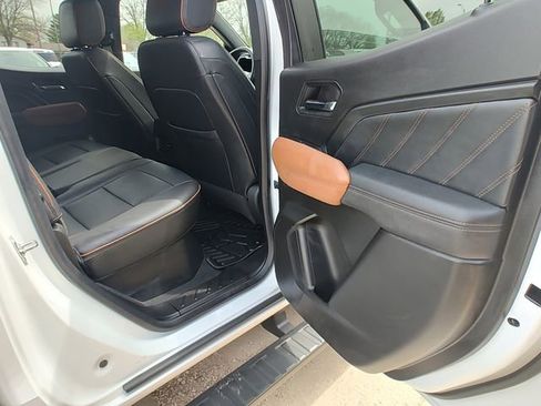 Used 2024 GMC Canyon AT4 w/ AT4 Premium Package AWD/4WD image 21