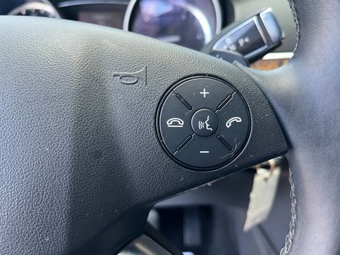 Used 2011 Mercedes-Benz R 350 BlueTEC 4MATIC image 24