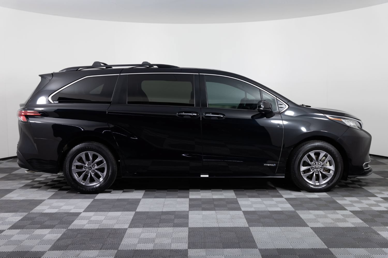 Used 2021 Toyota Sienna XLE FWD image 9