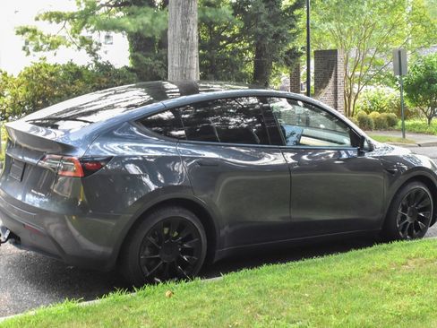 Used 2021 Tesla Model Y Long Range AWD/4WD image 8