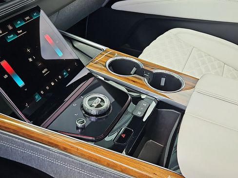 Certified 2025 Cadillac Escalade Sport Platinum w/ LPO, Floor Liner Package AWD/4WD image 23