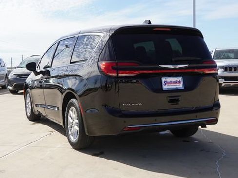 New 2026 Chrysler Pacifica Select FWD image 7