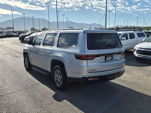 Used 2023 Jeep Wagoneer 4WD image 5