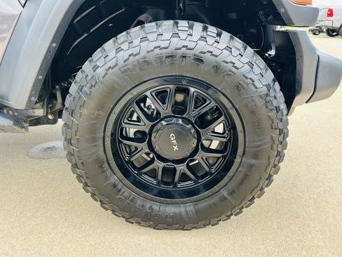 Used 2020 Jeep Gladiator Sport w/ Quick Order Package 24S AWD/4WD image 36