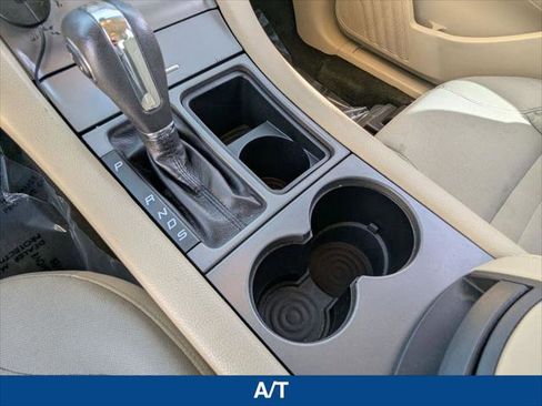 Used 2014 Ford Taurus SE image 18