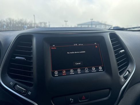 Used 2019 Jeep Cherokee Latitude Plus w/ Comfort/Convenience Group image 25