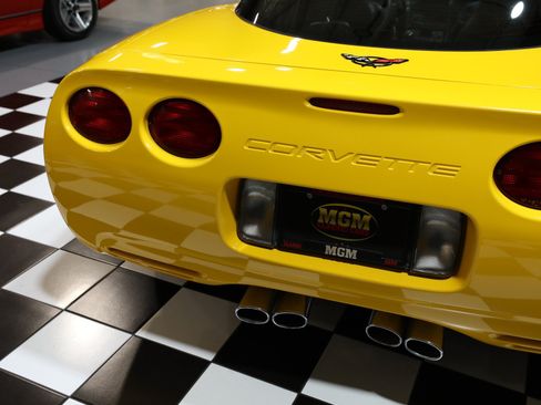 Used 2000 Chevrolet Corvette Coupe w/ Memory Pkg RWD image 28