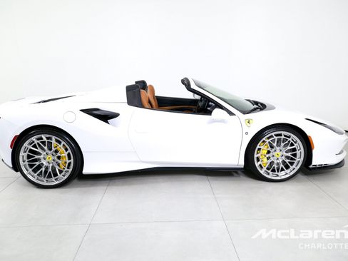 Used 2023 Ferrari F8 Tributo RWD image 10