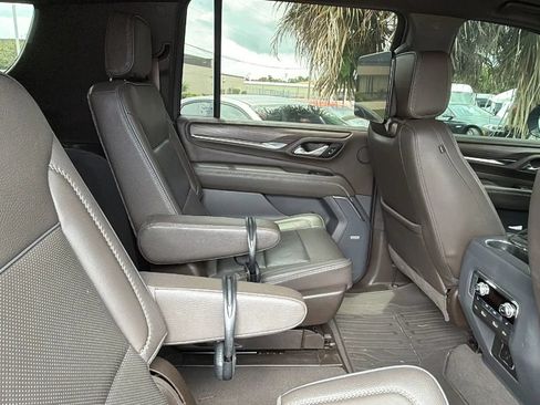 Used 2021 GMC Yukon XL Denali w/ Denali Premium Package AWD/4WD image 7