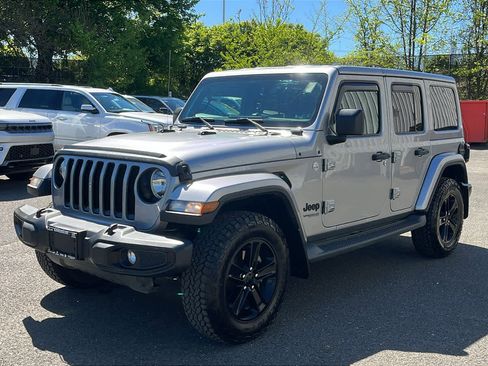 Used 2019 Jeep Wrangler Unlimited Sahara AWD/4WD image 3