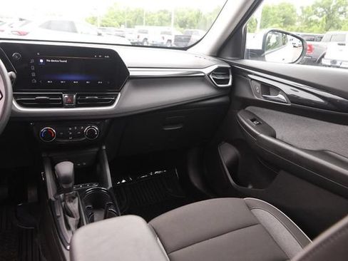 Used 2025 Chevrolet TrailBlazer LT AWD/4WD image 22