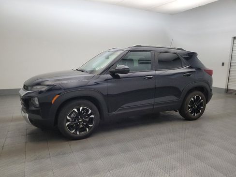 Used 2021 Chevrolet TrailBlazer LT w/ Convenience Package FWD image 2