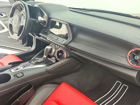 Certified 2021 Chevrolet Camaro LT image 22