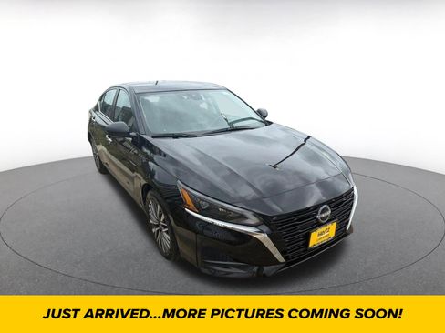 Used 2025 Nissan Altima 2.5 SV image 1