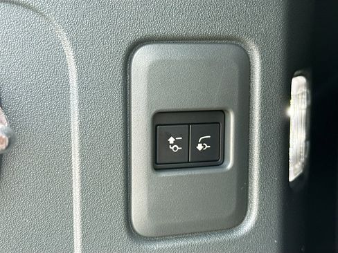 New 2026 Land Rover Defender 110 X-Dynamic SE AWD/4WD image 13