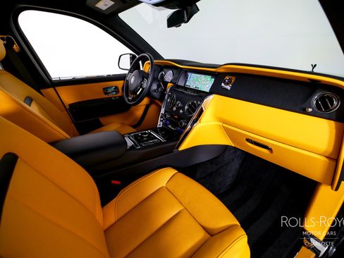 Used 2024 Rolls-Royce Cullinan image 36