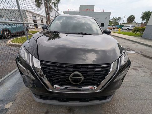 Used 2021 Nissan Rogue SV FWD image 2