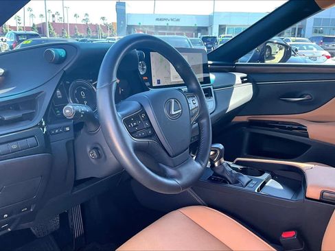 Used 2024 Lexus ES 300h w/ Premium Package image 18