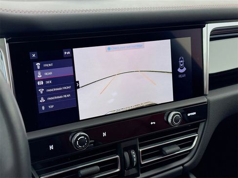 Used 2025 Porsche Macan image 21