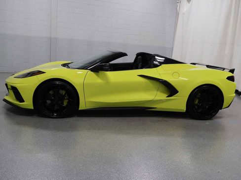 Used 2023 Chevrolet Corvette Stingray Premium Conv w/ Z51 Performance Package RWD image 2