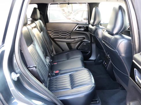 Used 2025 Mitsubishi Outlander SEL image 15