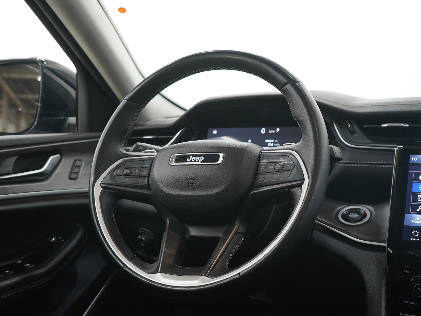 Used 2022 Jeep Grand Cherokee Limited AWD/4WD image 14