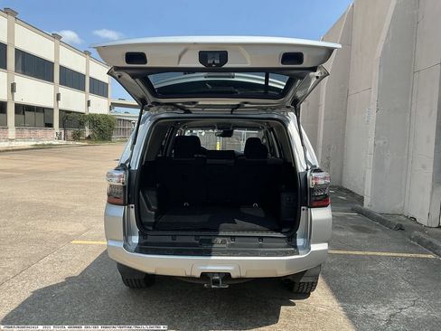 Used 2021 Toyota 4Runner SR5 AWD/4WD image 10