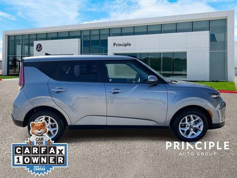 Used 2024 Kia Soul LX w/ Option Group 015 FWD image 5