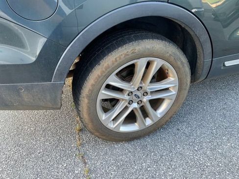 Used 2016 Ford Explorer Limited w/ Equipment Group 301A AWD/4WD image 9