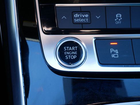 Used 2021 Audi Q8 Premium Plus image 29