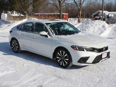 Used 2024 Honda Civic EX-L image 3